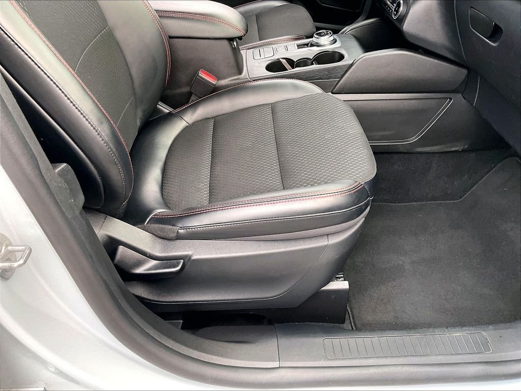 Used 2025 Space Silver Metallic Ford ST-Line Select image 36