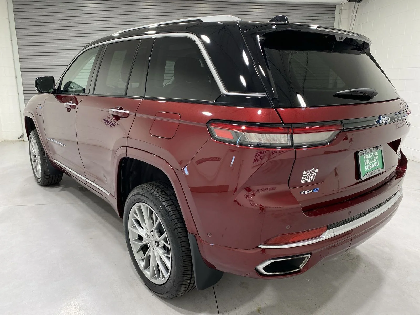 Used 2022 Red Jeep Summit 4xe image 6