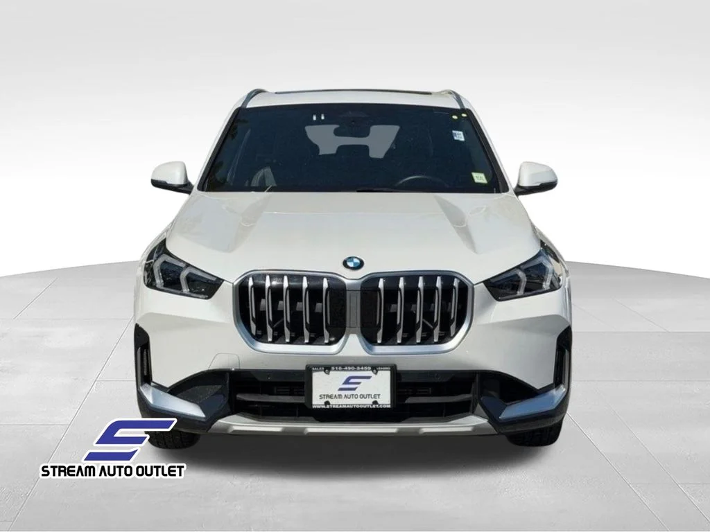 Used 2026 White BMW xDrive28i image 2