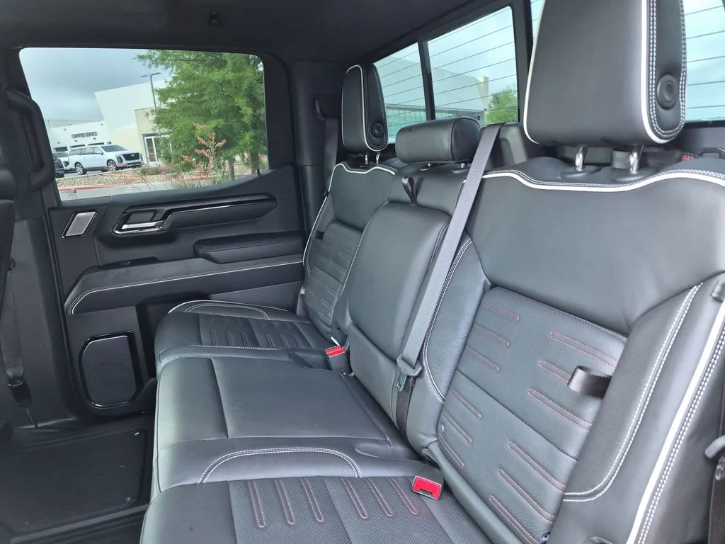 Used 2022 White GMC AT4X image 20
