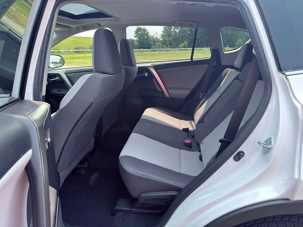 Used 2014 White Toyota XLE image 23