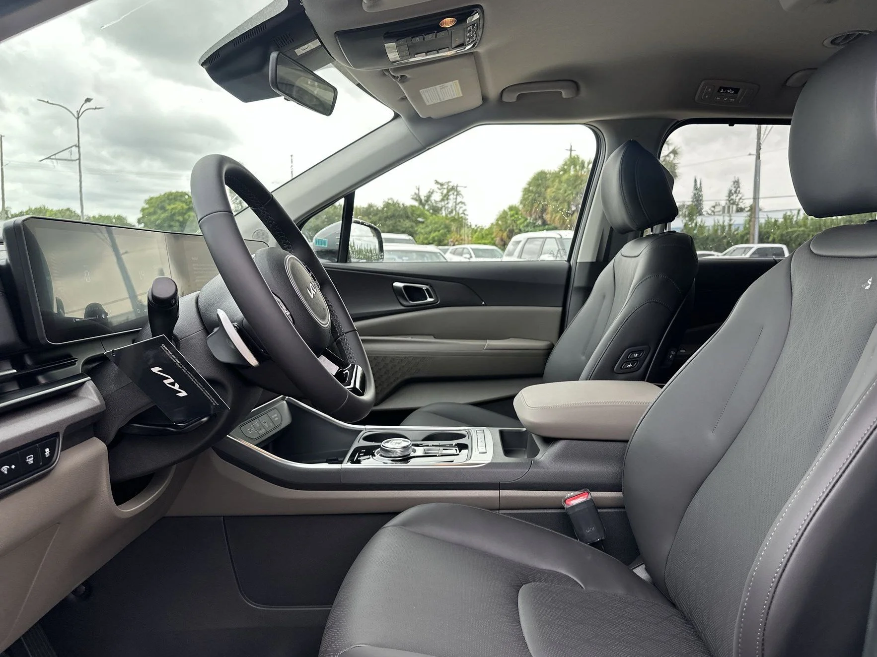 New 2026 Ceramic Silver Kia EX image 15