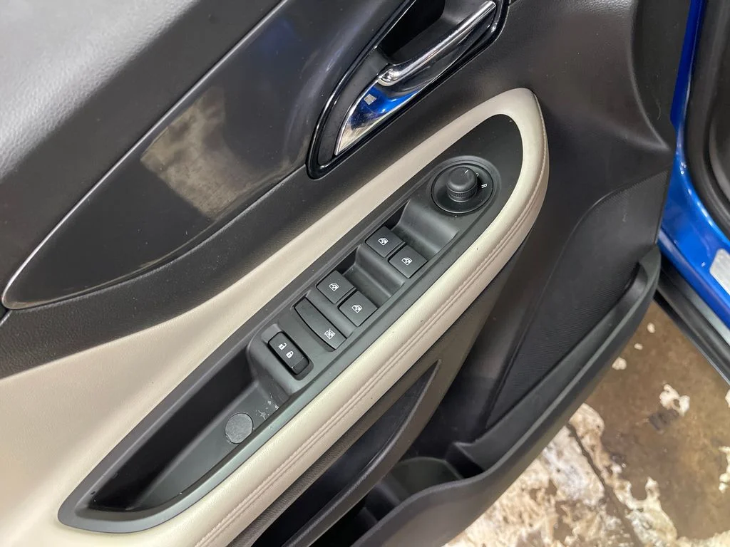 Used 2017 Blue Buick Preferred II image 16