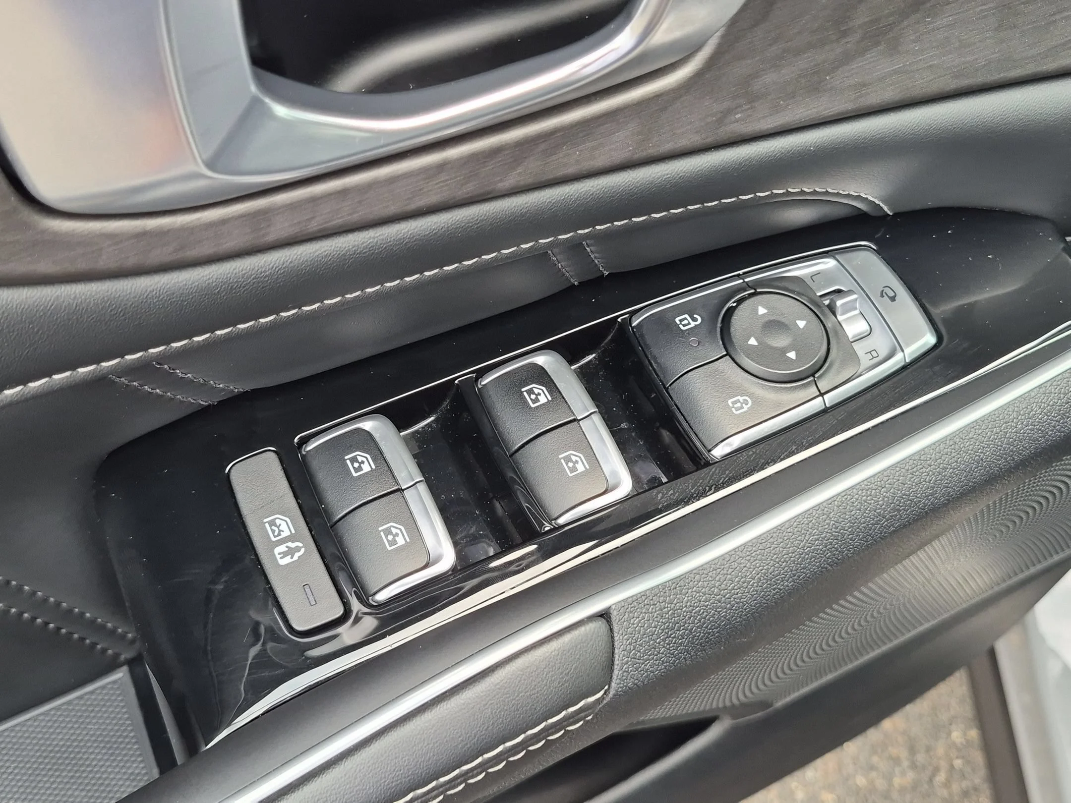 Used 2025 Wolf Gray Kia X-Line SX image 23
