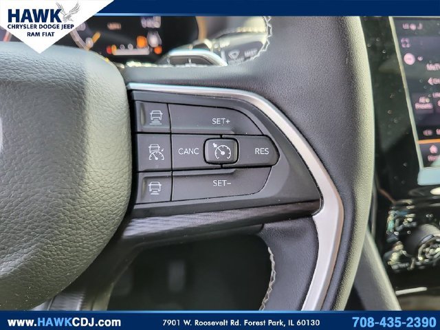 Used 2025 White Jeep Laredo image 15