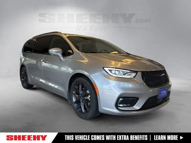 2021 Chrysler Pacifica Touring L's photo