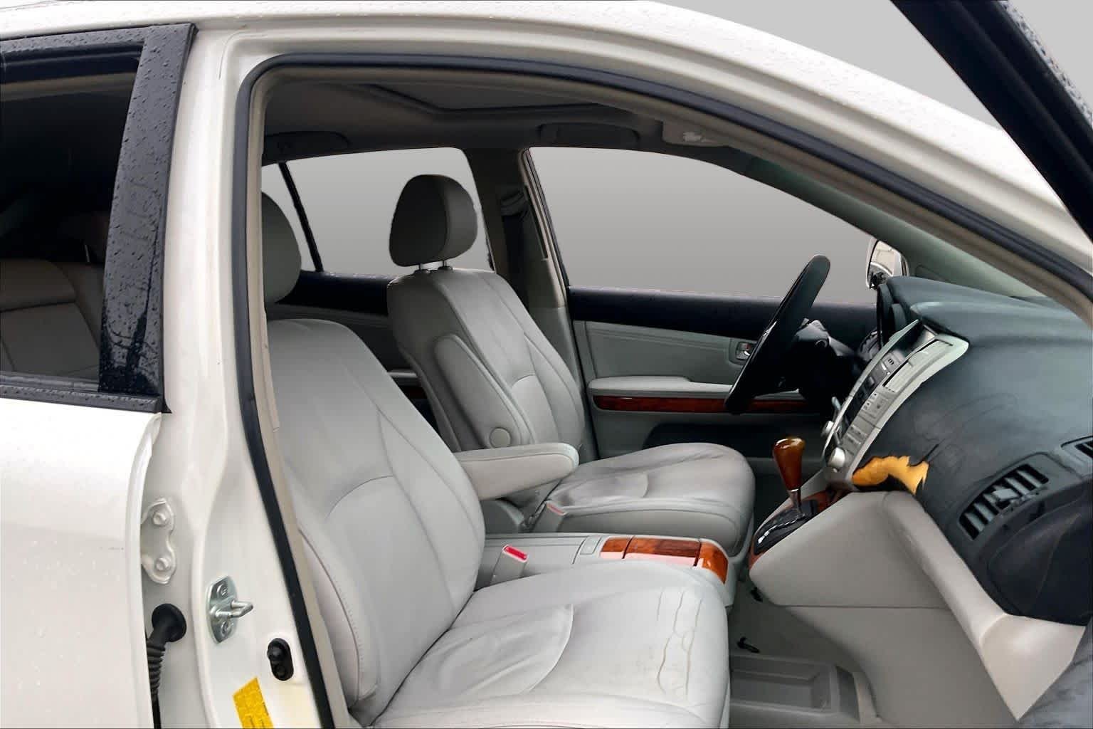 Used 2008 Crystal White Lexus  image 8
