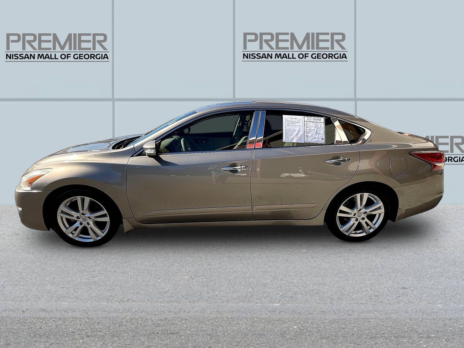 Used 2015 Beige Nissan 3.5 SL image 4