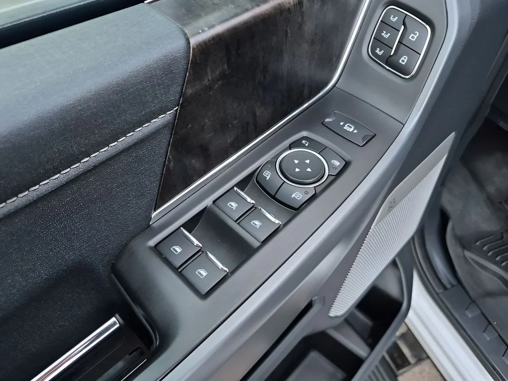Used 2023 White Ford Lariat image 26