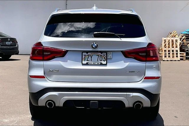 Used 2020 Glacier Silver Metallic BMW sDrive30i image 4