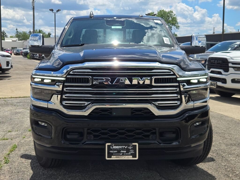 New 2026 Diamond Black Crystal Pearl-Coat Exterior Paint RAM Laramie image 5