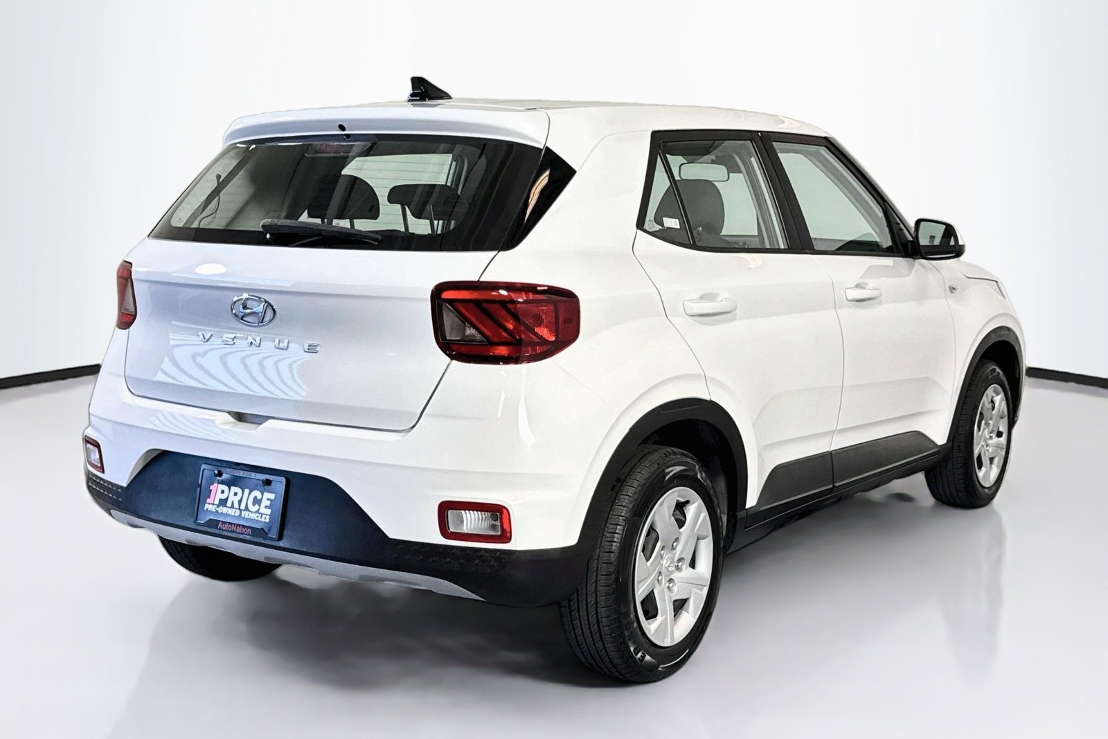 Used 2020 Ceramic White Hyundai SE image 5