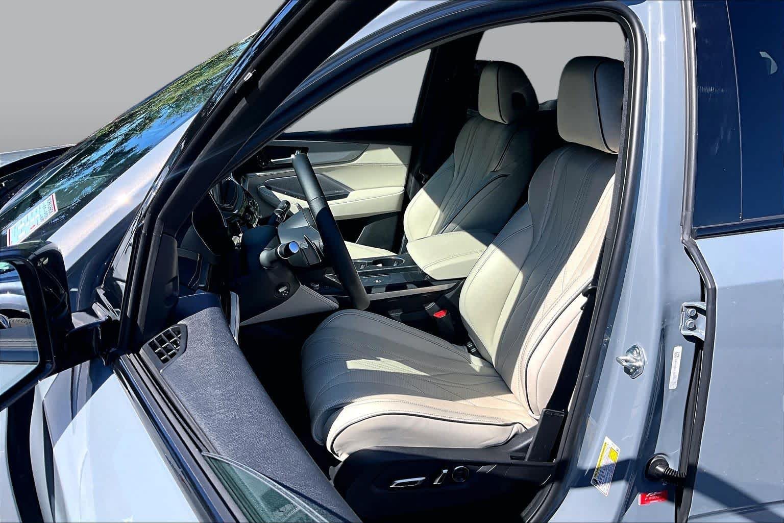Used 2025 Urban Gray Pearl Acura w/A-Spec Advance Package image 9