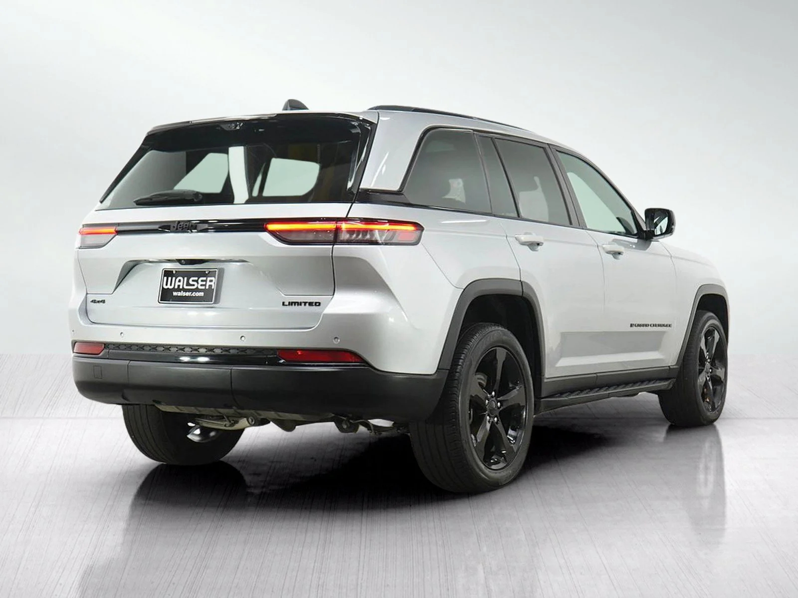 Used 2024 Silver Zynith Jeep Limited image 7
