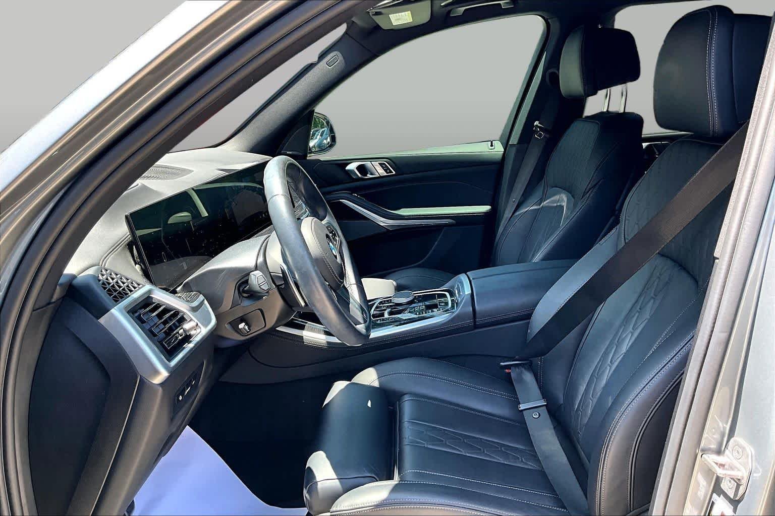 Used 2024 Skyscraper Grey Metallic BMW xDrive40i image 7
