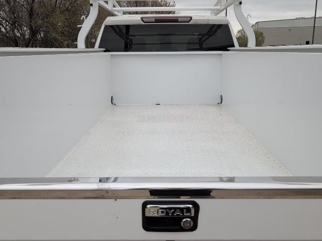 New 2025 Summit White Chevrolet WT image 10