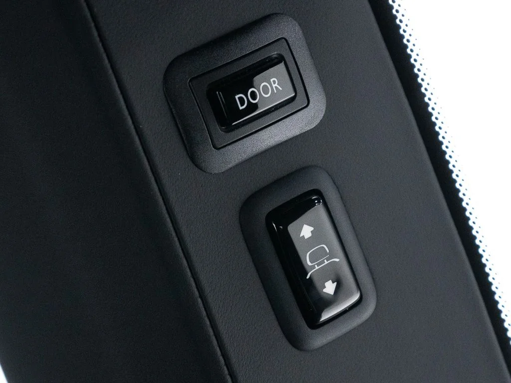 New 2027 Black Diamond Rolls-Royce  image 31