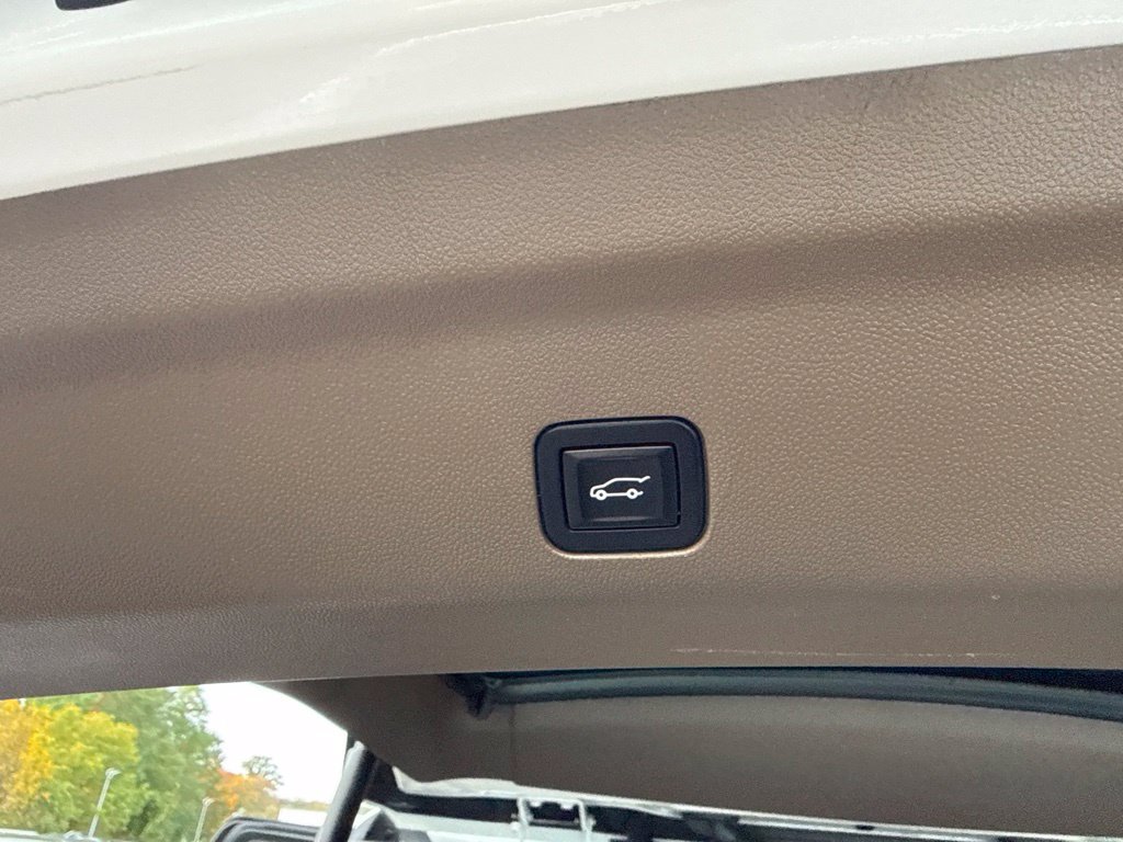 Used 2022 White GMC Denali image 14