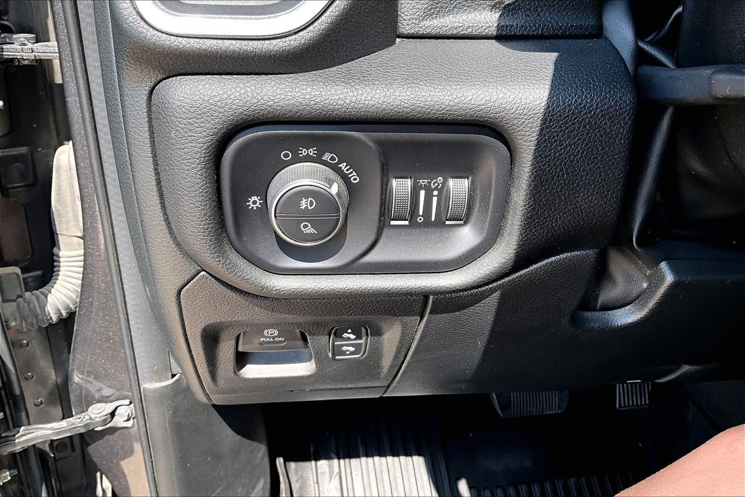 Used 2022 Granite Crystal Metallic Clearcoat Ram Laramie image 30