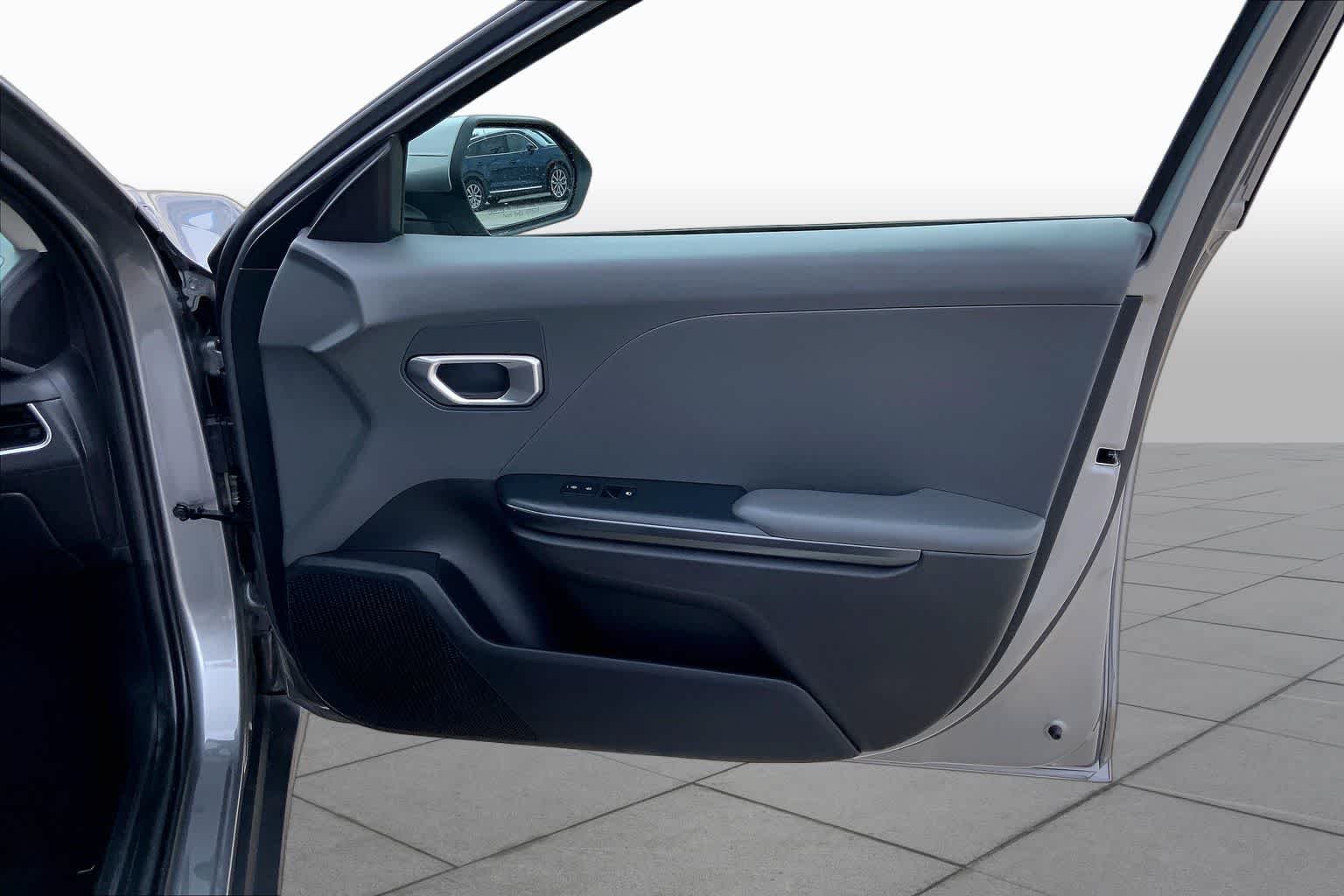 Used 2025 Steel Gray Kia LXS image 22