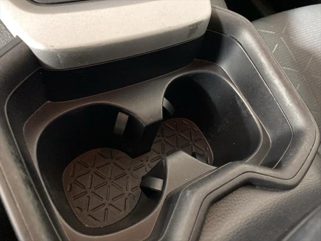 2020 Toyota RAV4 XLE - Photo 25