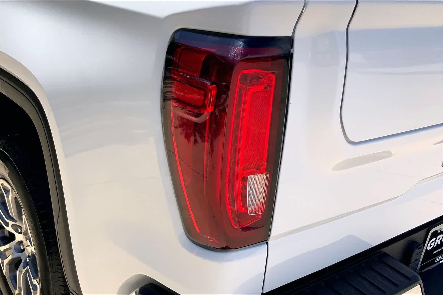 Used 2025 Summit White GMC SLT image 27