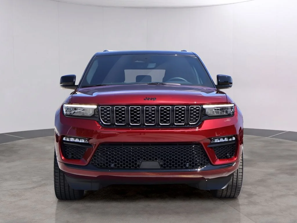 Used 2025 Velvet Jeep Summit image 2