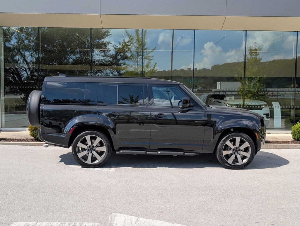 New 2026 Santorini Black LAND ROVER V8 image 8