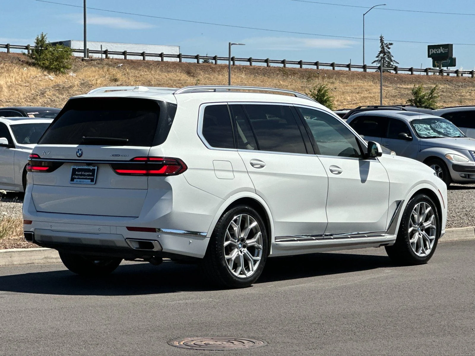 Used 2025 White BMW xDrive40i image 3