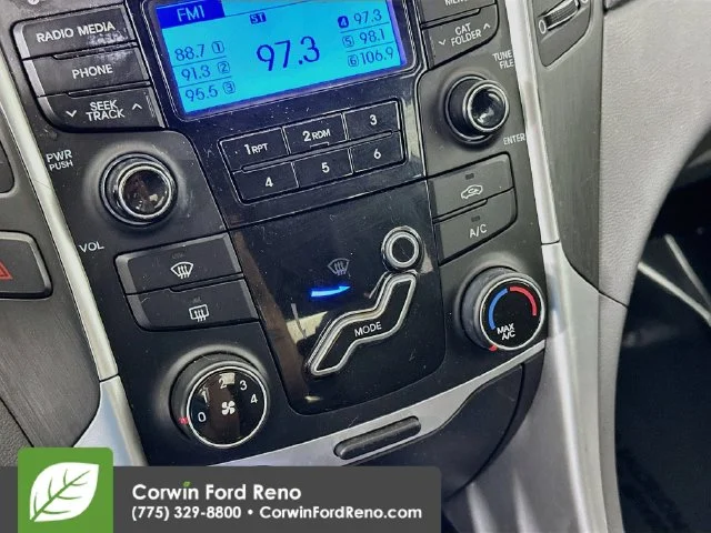 Used 2013 Radiant Silver Metallic Hyundai GLS image 17