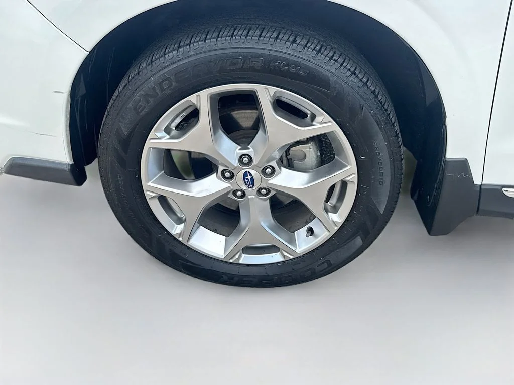 Used 2018 White Subaru 2.5i Touring image 41