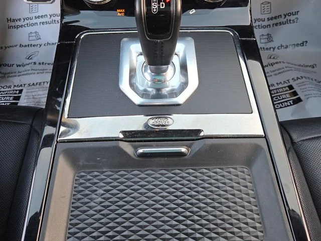 Used 2020  Land Rover R-Dynamic SE image 20
