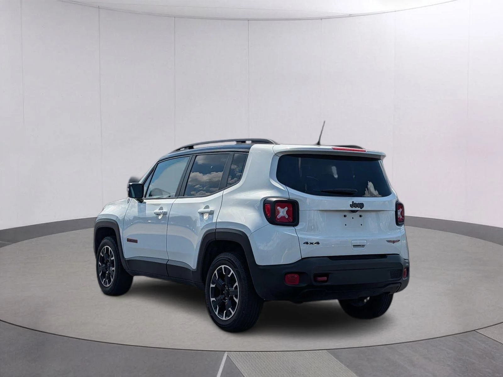 Used 2023 Alpine White Clearcoat Jeep Trailhawk image 3