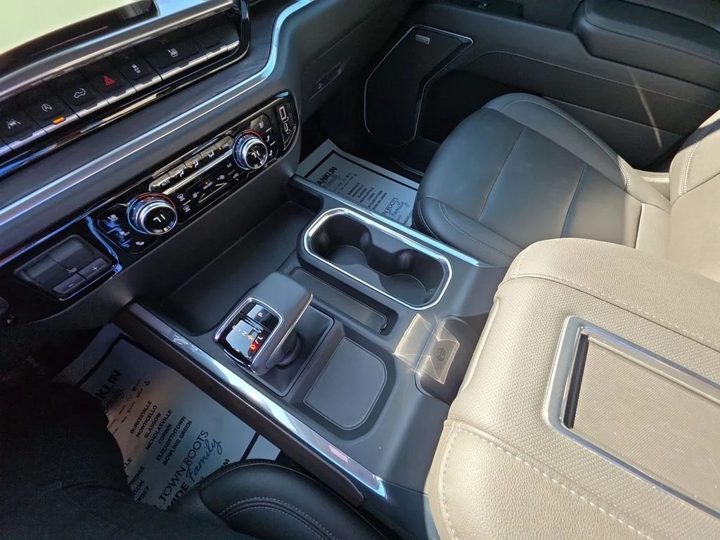 Used 2022 Black GMC SLT image 21