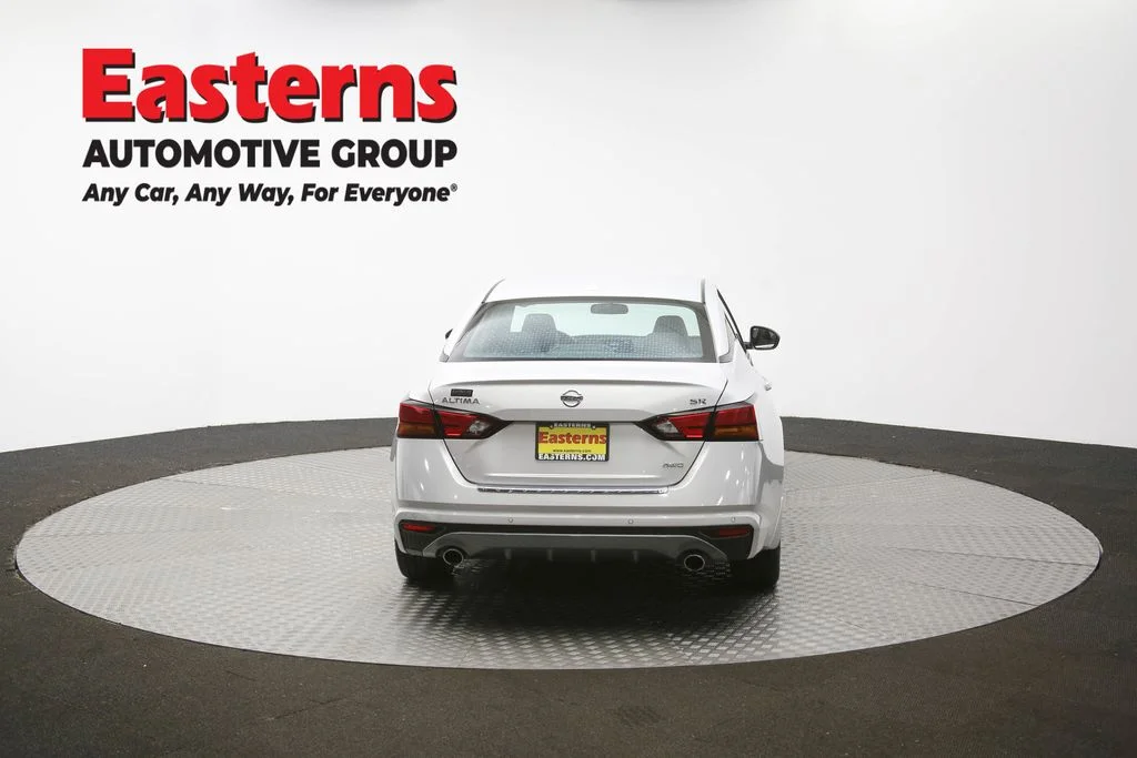 Used 2022 Silver Nissan 2.5 SR image 33