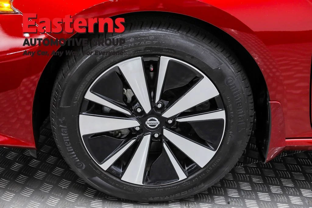 Used 2022 Red Nissan 2.5 SV image 29