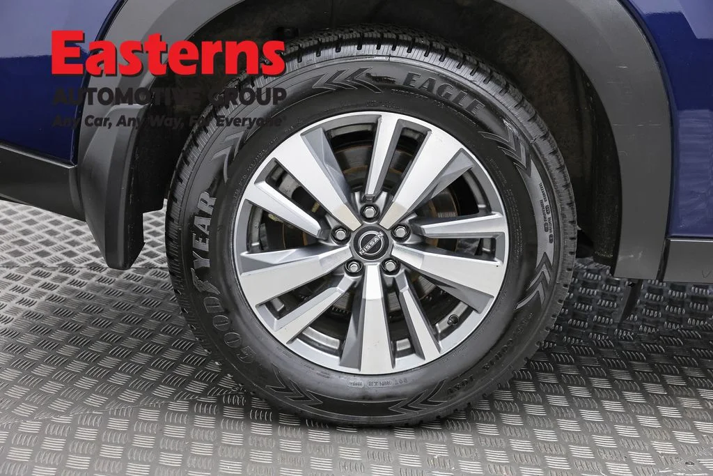 Used 2023 Blue Nissan SL image 31