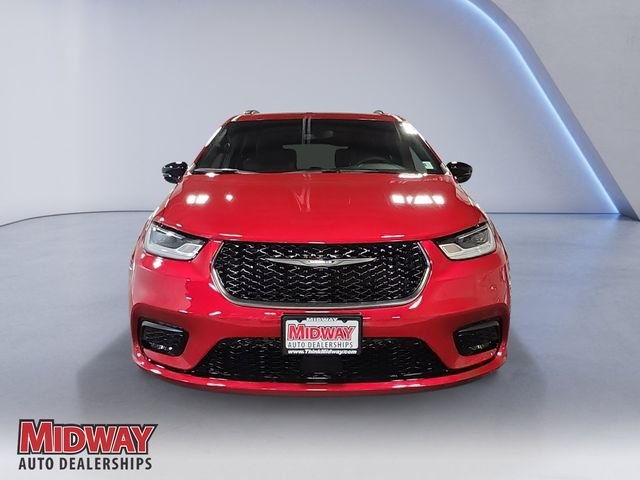 New 2026 Red Hot Pearl-Coat Exterior Paint Chrysler Select image 8