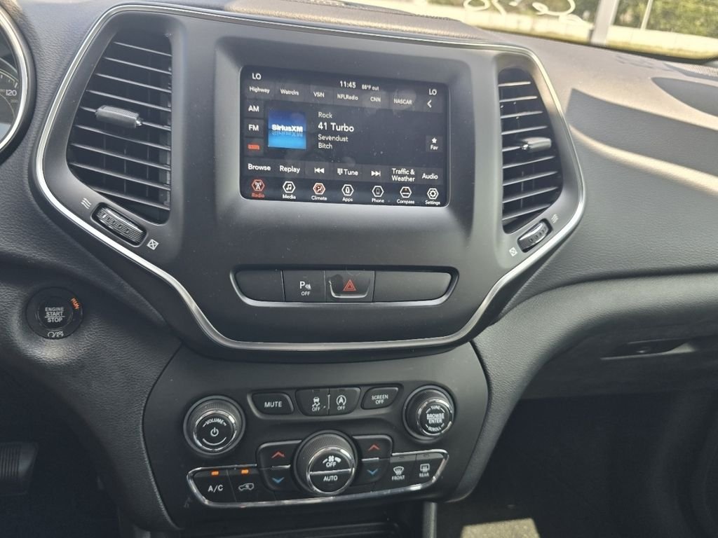 Used 2019 Black Jeep Latitude Plus image 25