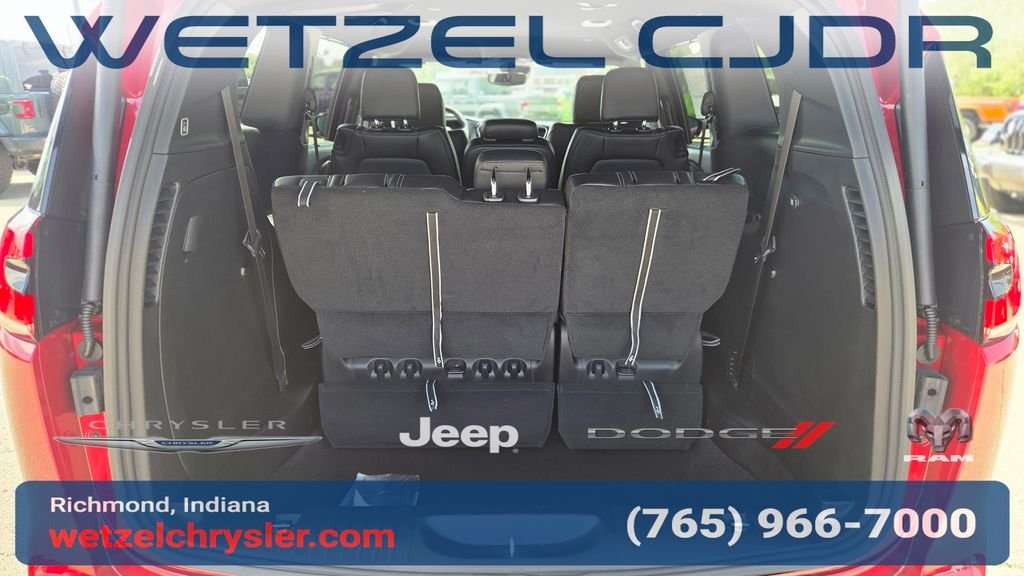 New 2027 Red Hot Pearl-Coat Exterior Paint Chrysler Select image 9