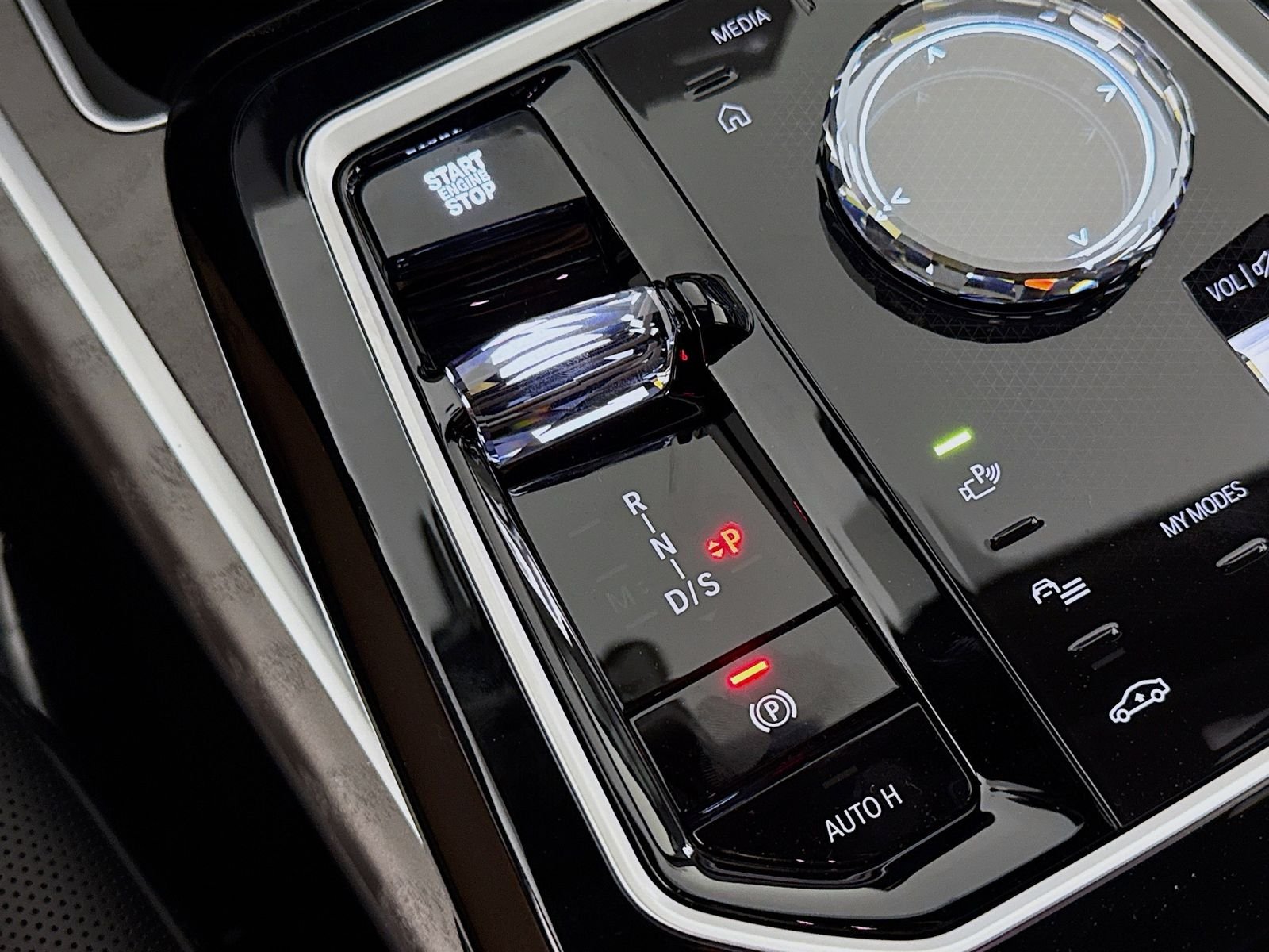 New 2026 Carbon Black Metallic BMW 760i xDrive image 17