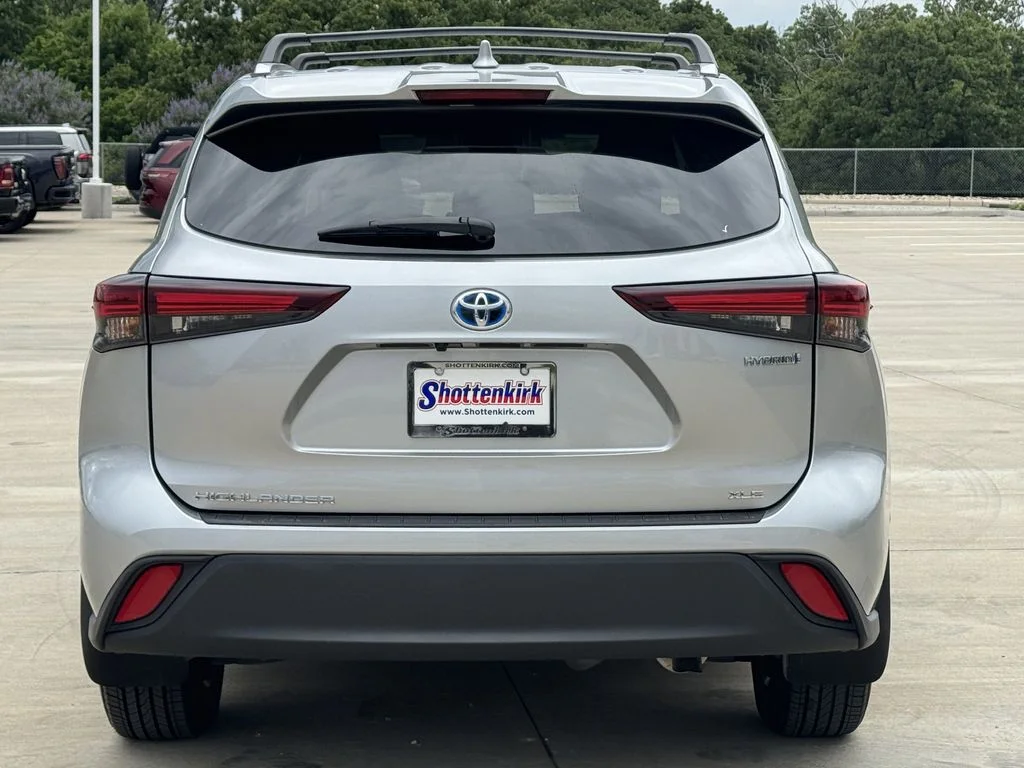 Used 2024 Silver Toyota XLE image 5