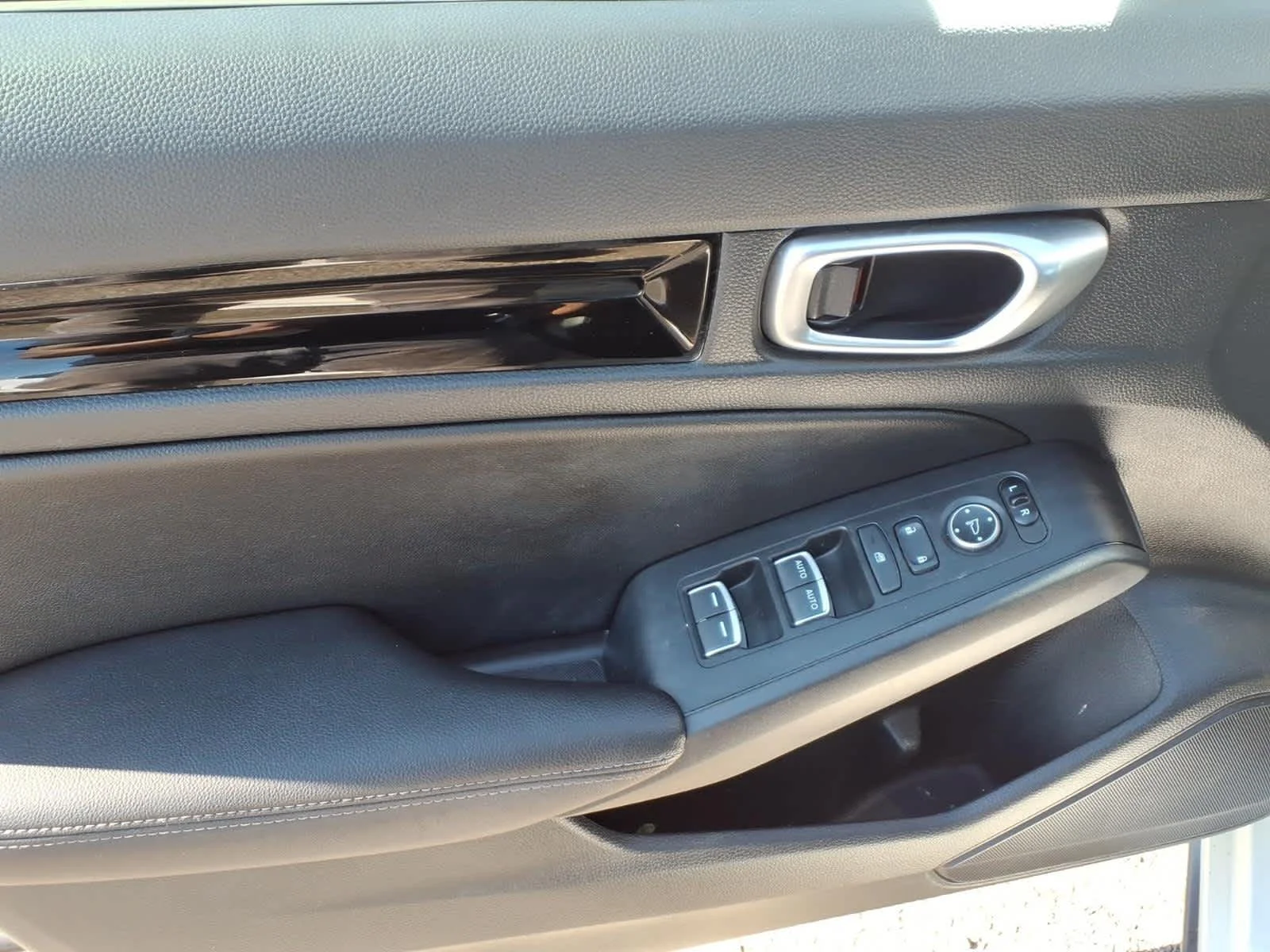 2023 Honda Civic Hatchback EX-L - Photo 16
