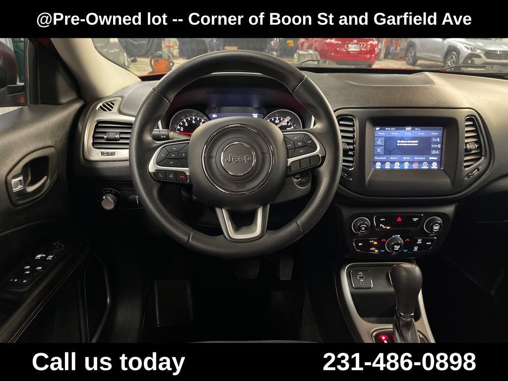 Used 2018  Jeep Sport image 17