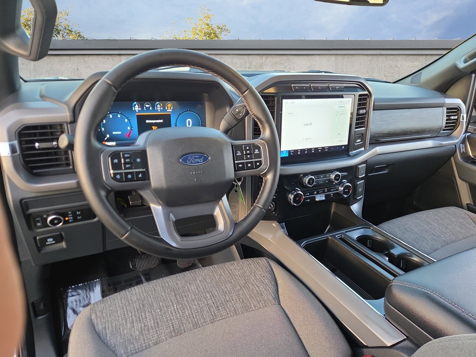 Certified Used 2024 Avalanche Ford XLT image 10
