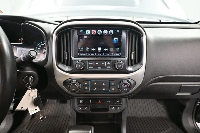 Used 2018 Gray GMC SLT image 32