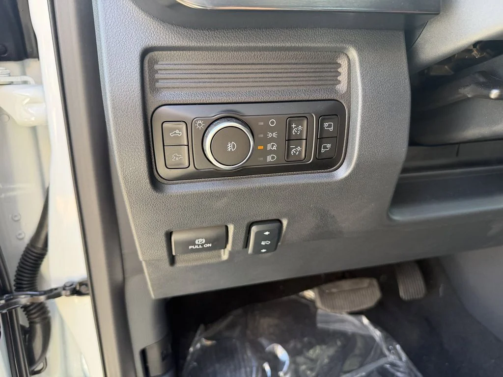 New 2026 Star White Metallic Tri-Coat Ford F-250® Lariat® image 29