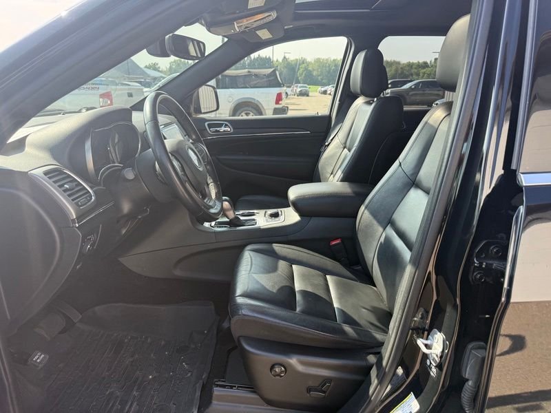 Used 2022 Black Jeep Limited image 3