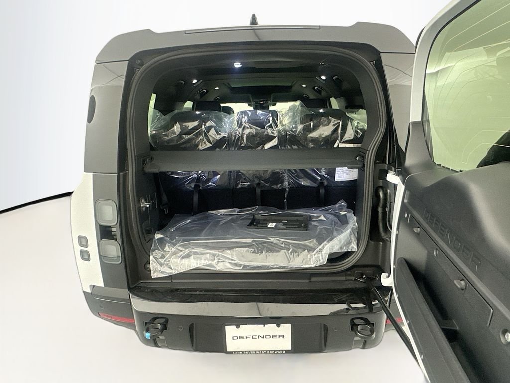 New 2026 Fuji White Land Rover X-Dynamic SE image 26