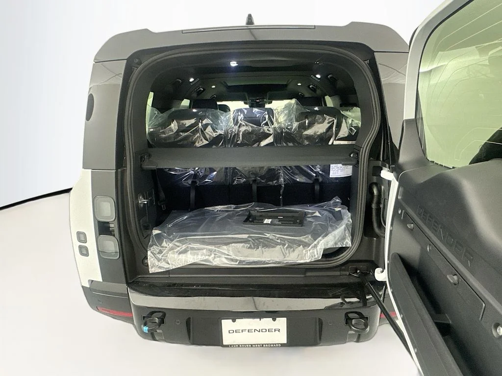 New 2026 Fuji White Land Rover X-Dynamic SE image 26